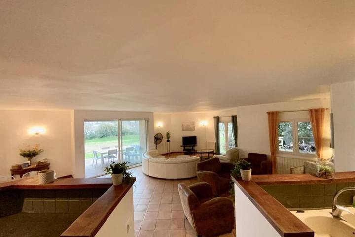 Location de vacances pour 10 personnes, avec piscine et jardin à Saint-Jean-de-Védas - 4