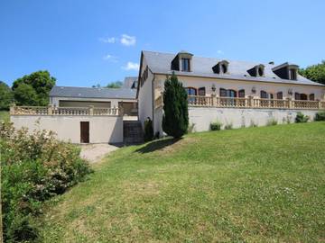 Gîte pour 8 personnes, avec jardin à Château-Chinon (Ville)