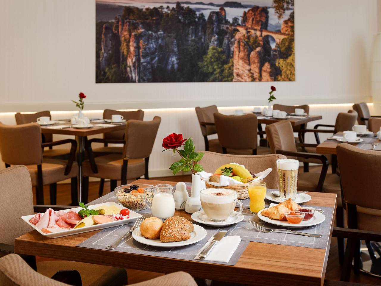 Amedia Hotel Dresden Elbpromenade in Cotta, Dresden