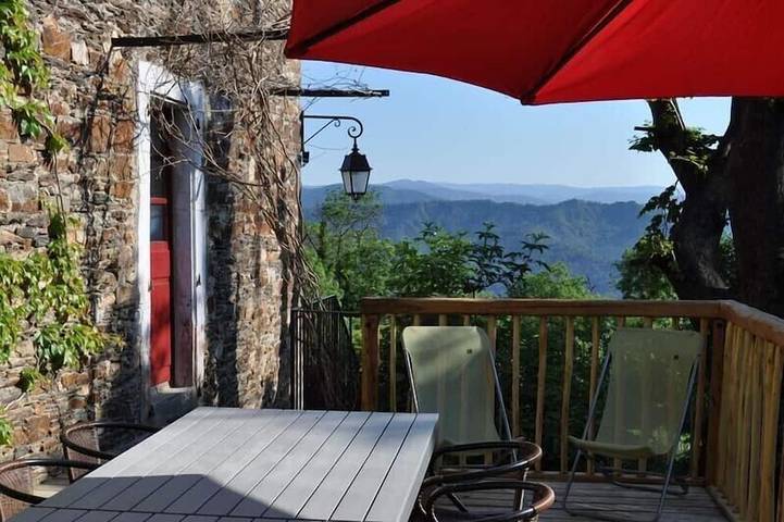 Gîte pour 10 personnes, avec Balcon/Terrasse ainsi que Terrasse et Jardin à Moissac-Vallée-Française