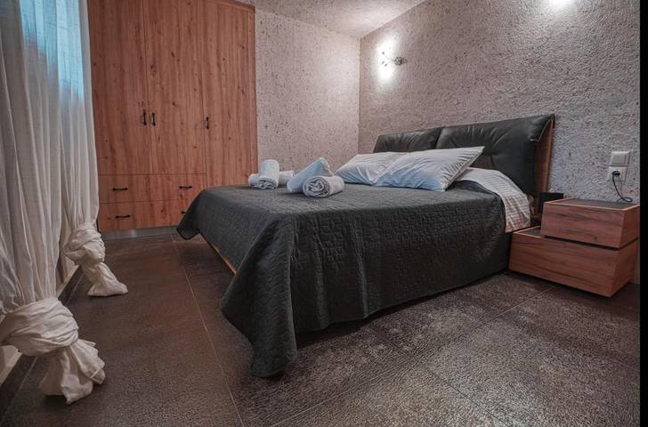 Location de vacances pour 4 personnes, avec jardin ainsi que piscine et vue dans Ormos Panagias - 4