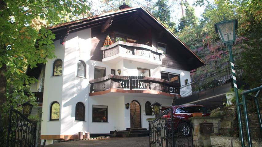 Ferienhaus für 8 Personen, mit Garten und Ausblick in Wachenheim