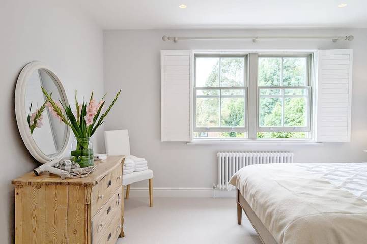 The Town House - sleeps 6 guests  in 3 bedrooms in Chichester, South Downs