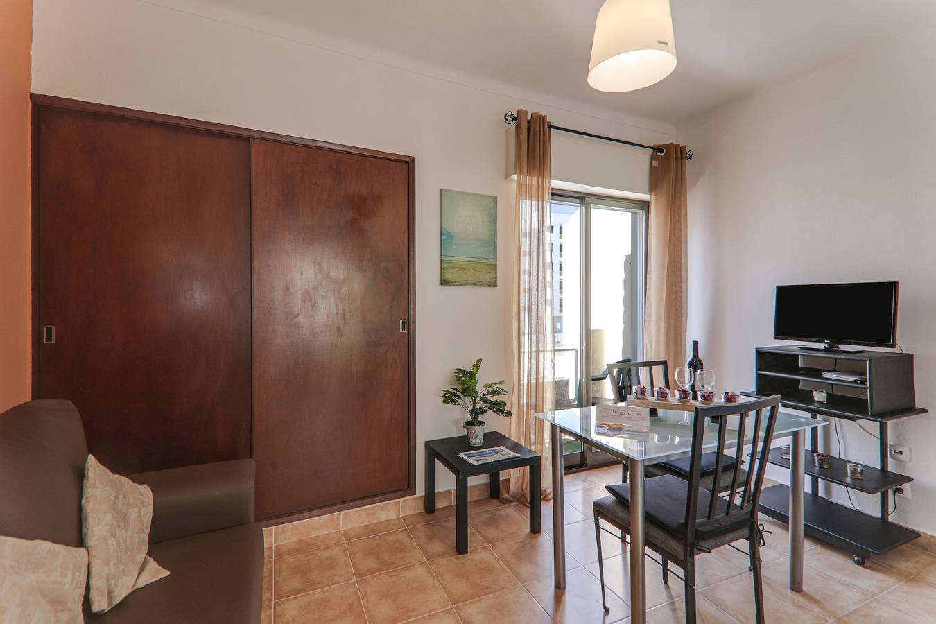 Appartement entier, Appartement "Beach Residence 22" avec balcon, Wi-Fi et terrasse partagée in Armação de Pêra (costa), Armação de Pera