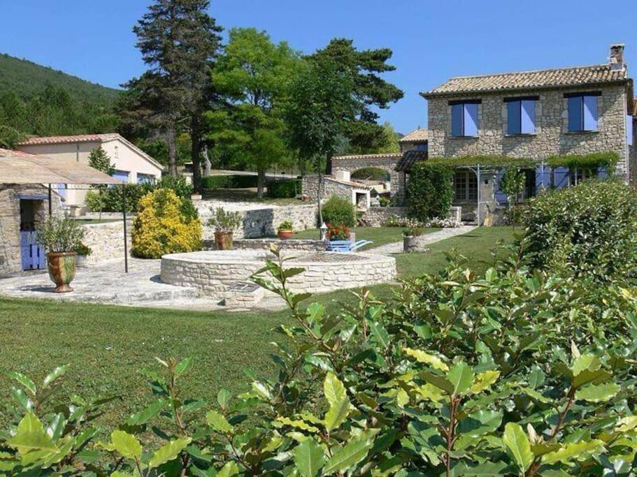 Bastide le Seigneur in Sault, Parc naturel régional du Mont-Ventoux