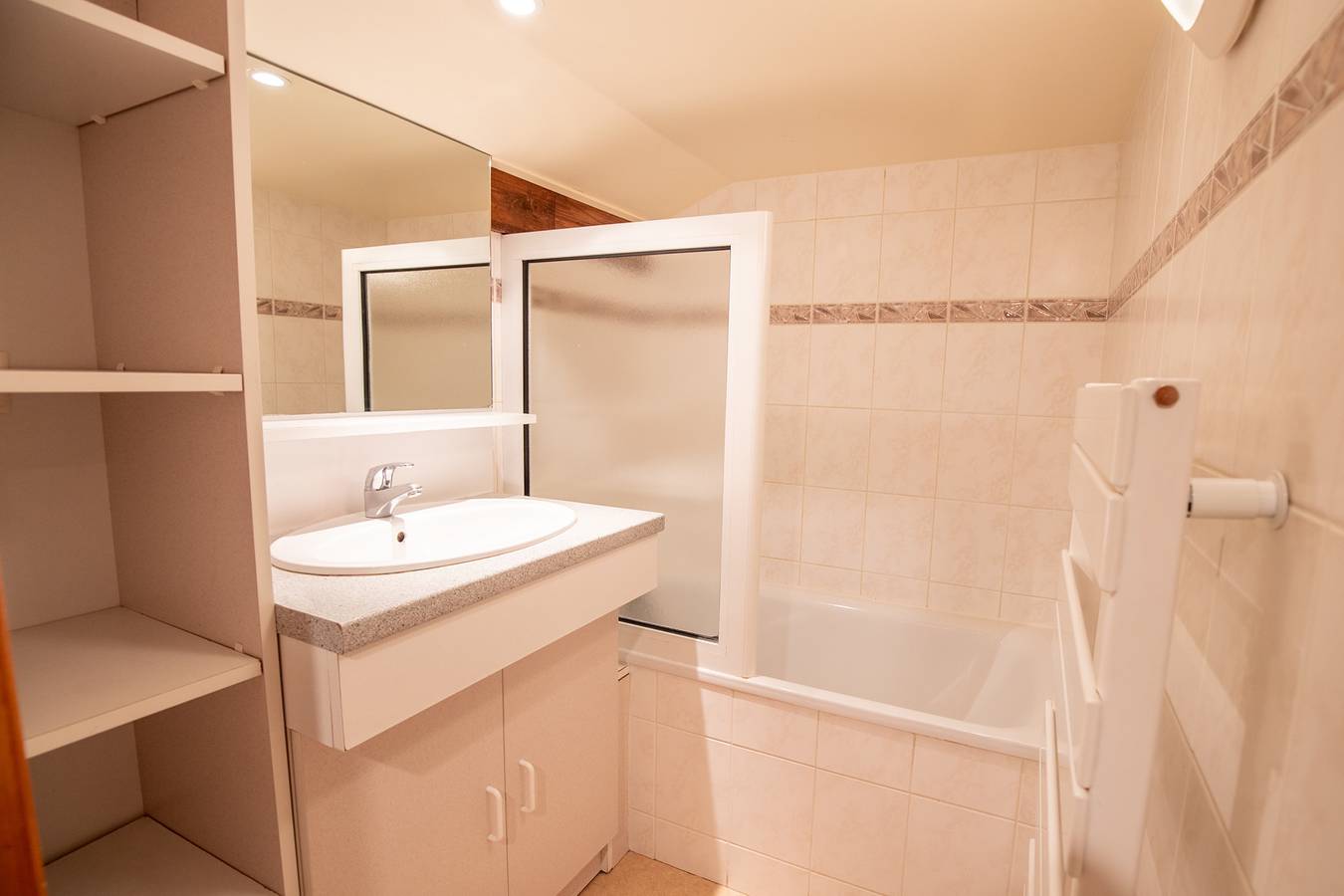 Apartamento vacacional entero, Flat in a chalet, really quiet, on the edge of the forest (Ep71B) in La Norma, Villarodin-Bourget