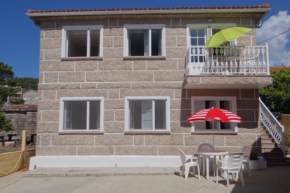Entire apartment, Ignacio A Apartment next to beach in Lariño in Carnota, Rías Baixas