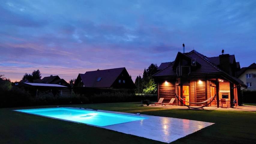Ferienhaus für 12 Personen, mit Terrasse und Garten sowie Pool und Sauna in Dębki