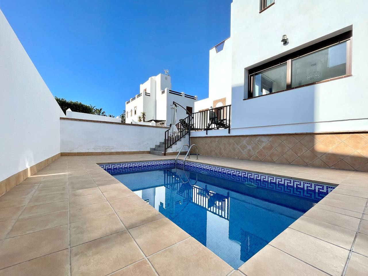 Villa con piscina privada cerca de la playa in Playa Granada, Motril