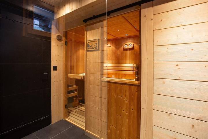 Gîte pour 8 personnes, avec sauna ainsi que vue et jardin à Rencurel - 4