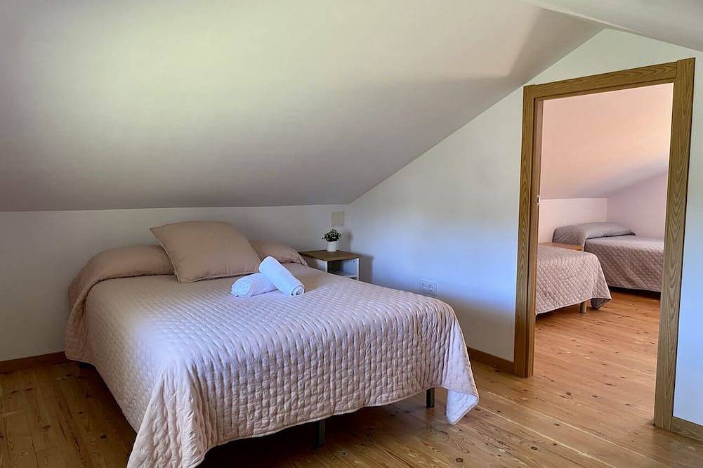 Cozy, private oceanfront cottage with pool just steps to the beach! in Cariño, Galician Coast