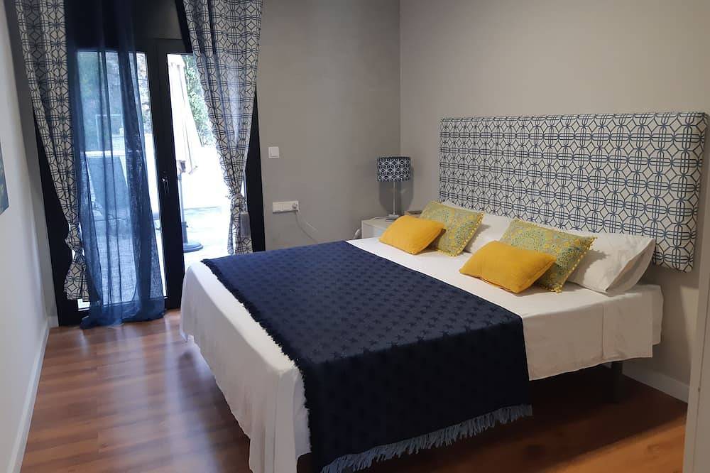 Edard's Great House - Paradise 300m from the sea. Spacious game room. in Castelldefels, Baix Llobregat