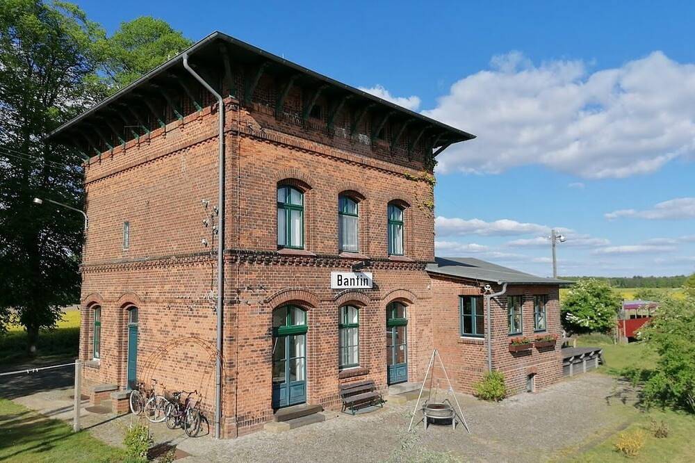 Wo Geschichte, Ruhe und Natur zusammenkommen – Wohnen im Alten Bahnhof in Zarrentin am Schaalsee, Ludwigslust-Parchim