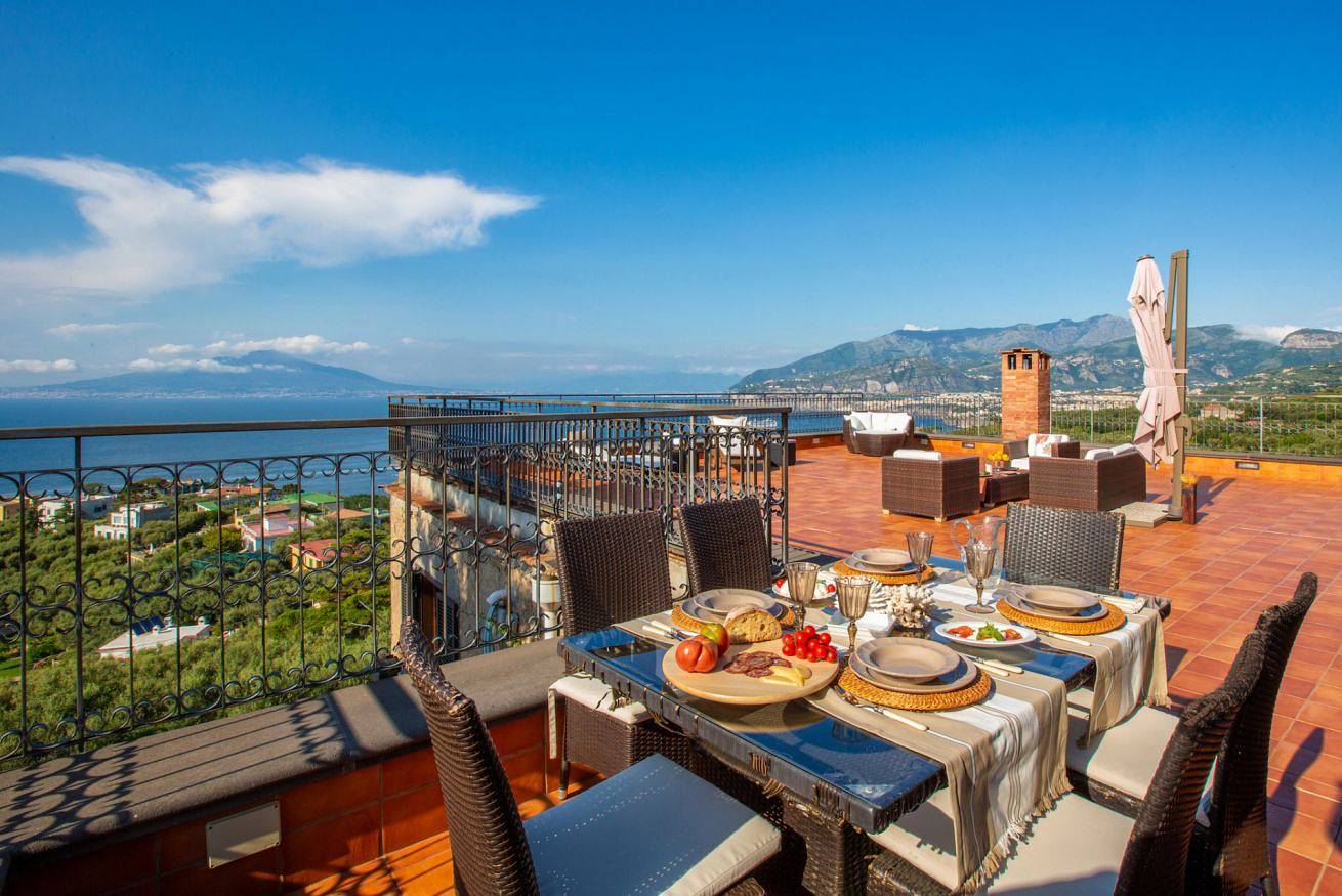Entire apartment, Romantic Rooftop Apartment with Pool&Terrace in Sorrento, Sorrentine Peninsula