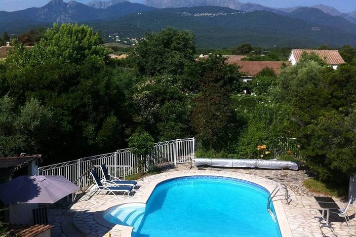 Location de vacances pour 4 personnes, avec jardin à Ventiseri