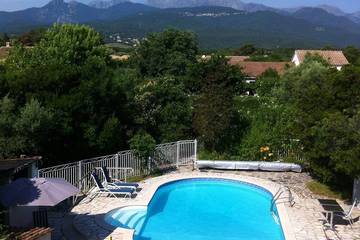 Cottage pour 4 personnes, avec terrasse et jardin à Ventiseri