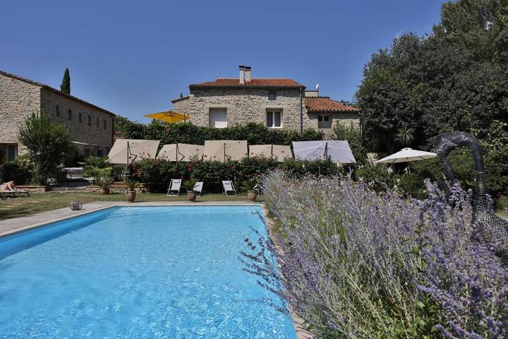 Hôtel pour 3 personnes, avec piscine et jardin à Reynès - 2