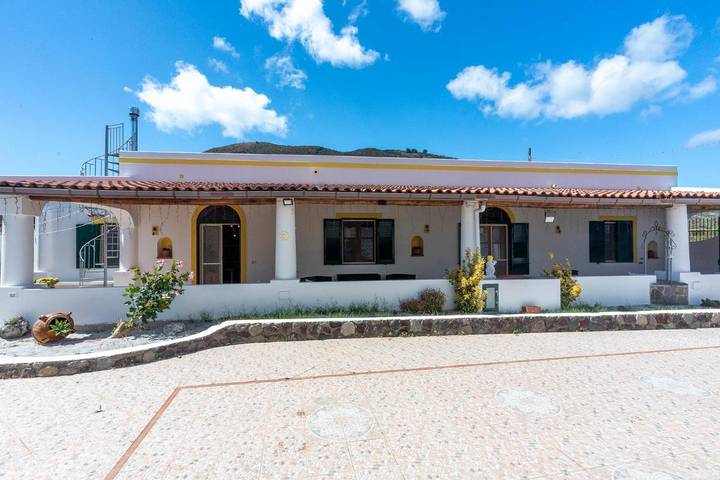 Villa per 7 persone, con giardino e panorama, con animali domestici in Lipari