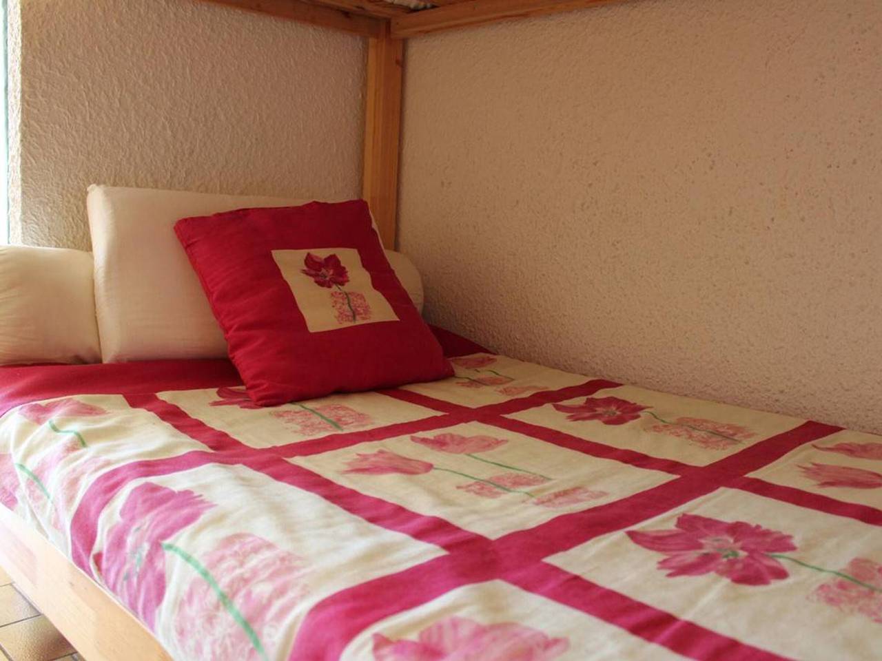 Appartement entier, Studio Cabine à Gruissan: Terrasse, Parking, Clim, Proche Commerces et Port in Gruissan (Ville), Gruissan