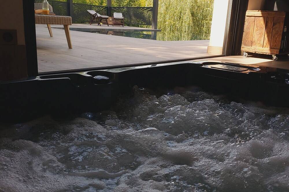 Pool House Avec Piscine et Spa Privés,à 20 km D'avignon, 5 min du Parc Spirou in Carpentras, Vaucluse