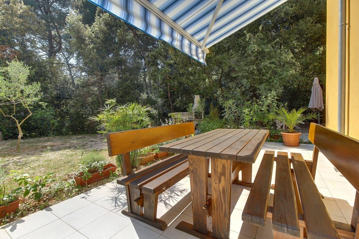 Ganze Wohnung, 1-Zimmer-Ferienwohnung mit Terrasse Artatore, Losinj A-8022-a in Aratore, Kvarner Inseln