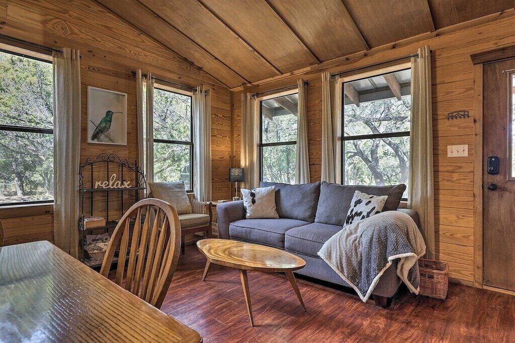 El Sol: Private Cabin with Hot Tub and Amazing Views, 3 mi to Wimberley Square! in Wimberley, Hays County