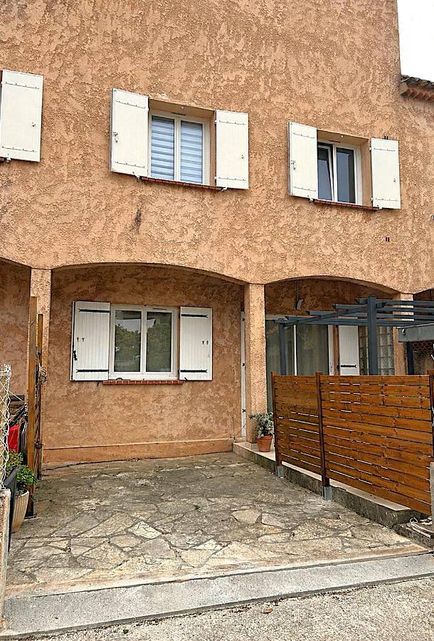 Location de vacances pour 3 personnes, avec terrasse dans Plage Fabrégas - 2