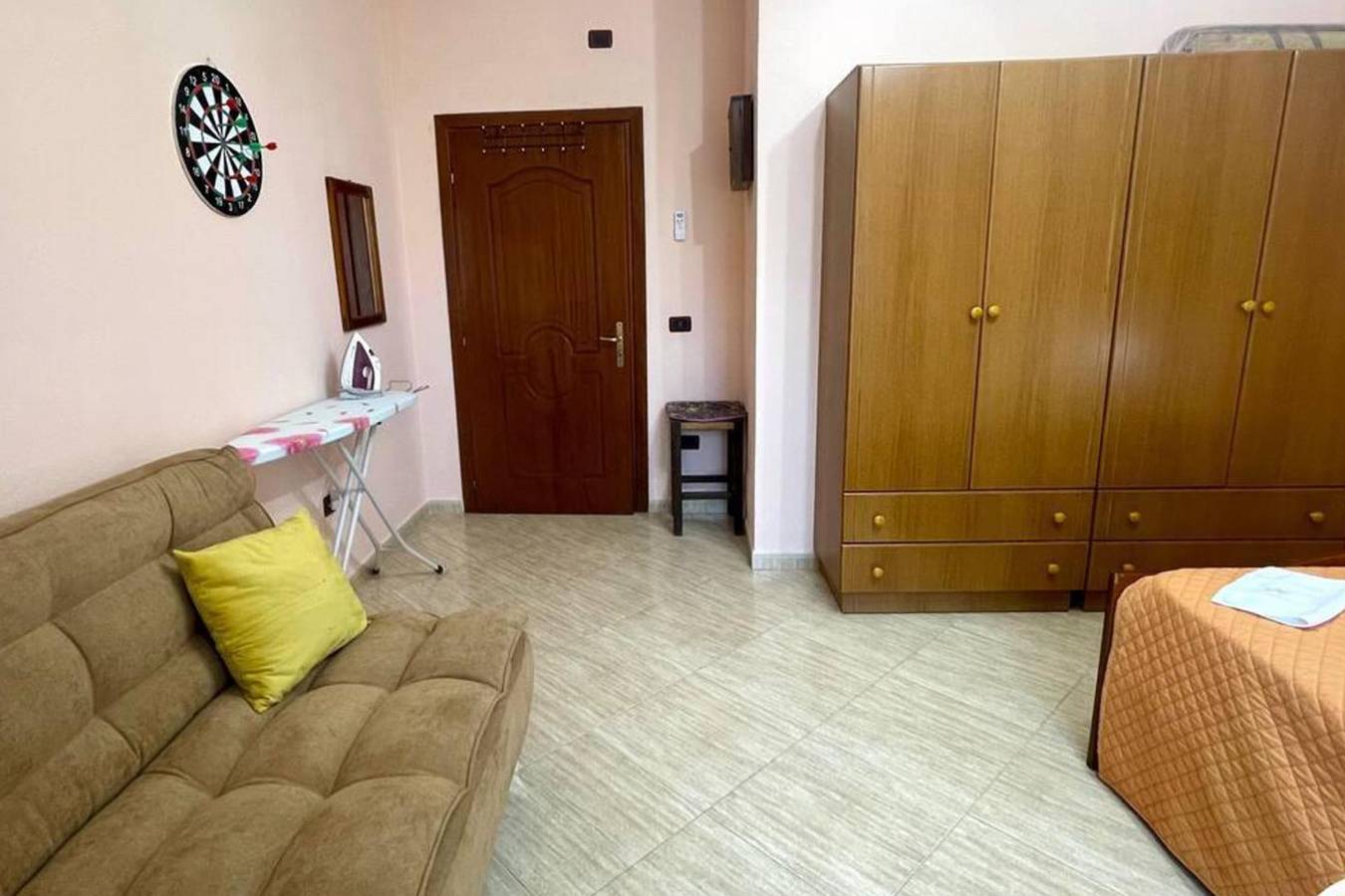 Geheel vakantieappartement, Vakantieappartement voor 2 personen met terras in Durrës (stad), Albanië