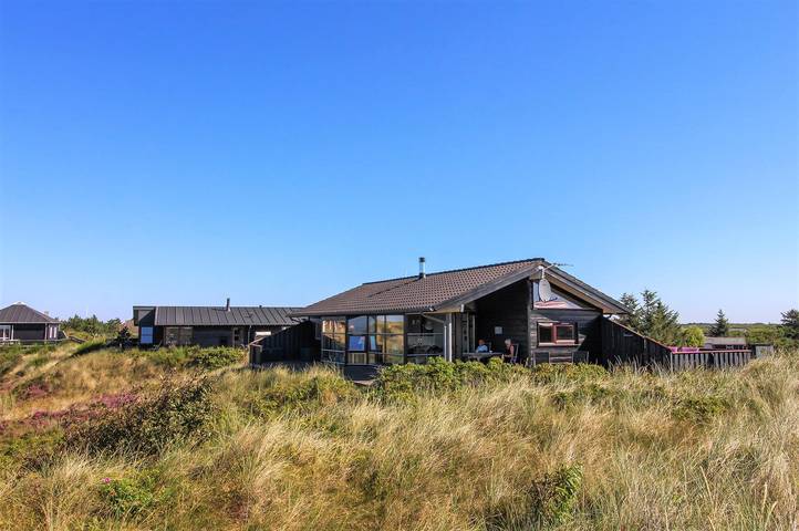 Ferieudlejning for 4 personer, med Jacuzzi og Terrasse samt Sauna i Lakolk