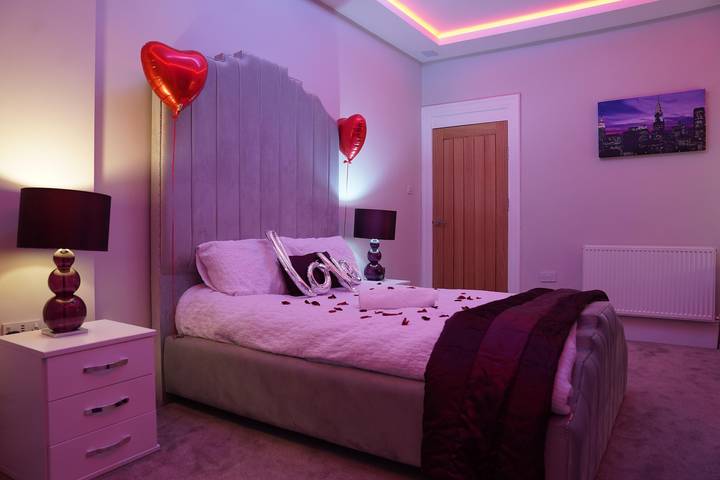 Holiday apartment for 2 people, with hot tub, child-friendly in Bradford