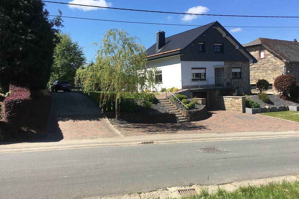 Familienfreundliches Haus auf ländlichem Gebiet mit Pferden,Hühnern . in Sankt Vith, Lüttich und Umgebung