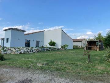 Cottage pour 10 personnes, avec terrasse ainsi que piscine et vue à Montmeyran