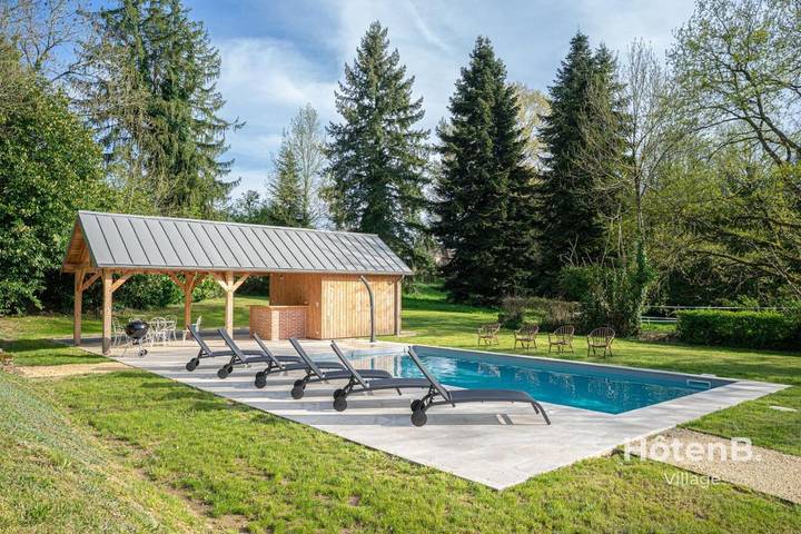 Location de vacances pour 14 personnes, avec jardin ainsi que piscine et vue à Lubersac - 3