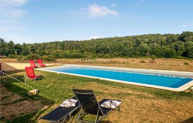 Gîte pour 12 personnes, avec piscine à Église-Neuve-d'Issac