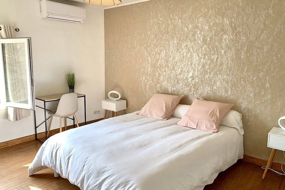 Cosy house with terrace and garage in quiet village center in Saint-Paul-Trois-Châteaux, Nyons region