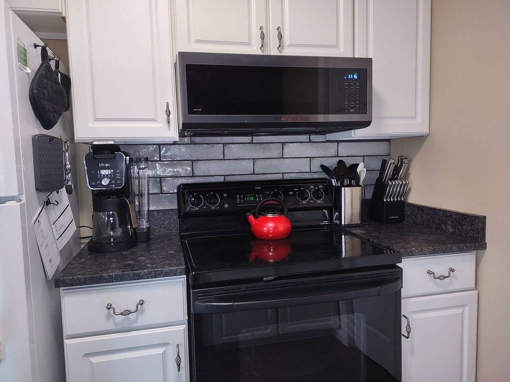 Ganze Wohnung, Wintergreen Haustierfreundliche Wohnung w / Wifi, Bettwäsche; Gehen Sie zum Mountain Inn, Restaurants in Wintergreen, Nelson County