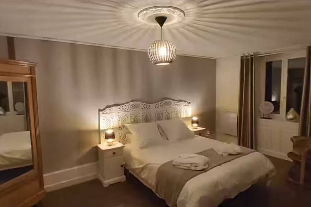 Entire apartment, Suite Eden private jacuzzi in Chaumont, Haute-Marne