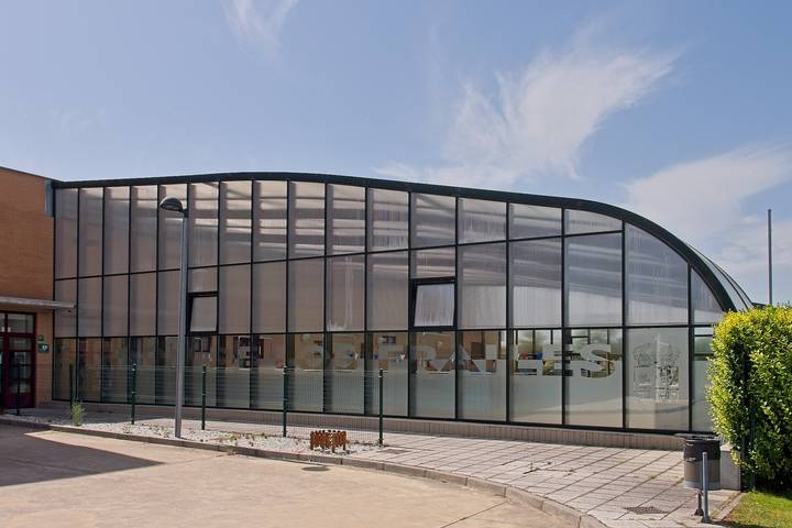 Apartamento entero, Apartamento 'Turístico 3 Sardón De Los Frailes' con piscina compartida y Wi-Fi in Sardón de los Frailes, Provincia de Salamanca