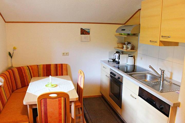 Ferienwohnung für 4 Personen, mit Balkon und Garten sowie Ausblick und Seeblick in Straß im Attergau - 2