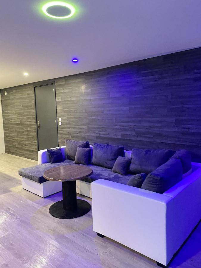 Appartement entier, Three-Bedroom Apartment in Fénay, Région de Dijon