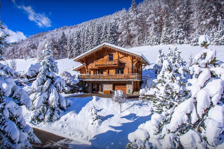 Chalet pour 8 personnes, avec Balcon et Jacuzzi ainsi que Terrasse et Jardin à Saint-Jean-de-Sixt