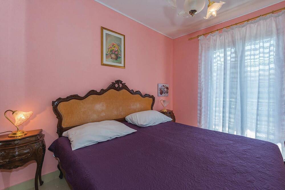 Entire apartment, 2 bedroom gorgeous apartment in Rogoznica in Rogoznica, Šibenik-Knin