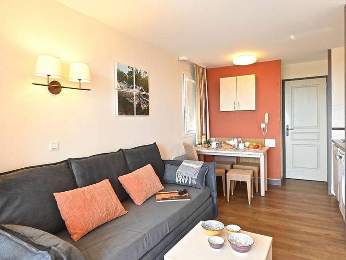 Gîte pour 4 personnes, avec piscine ainsi que jardin et terrasse, animaux acceptés dans Gare Du Dramont - 2