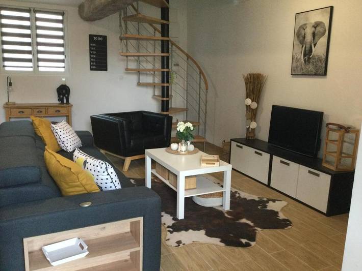 Location de vacances pour 6 personnes, avec Terrasse et Jardin à Thiberville