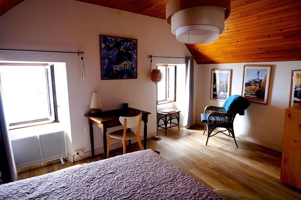 Île de Sein, maison de pêcheur (meublé de tourisme 3*, wifi) sur le quai Sud in Île de Sein, Iroise