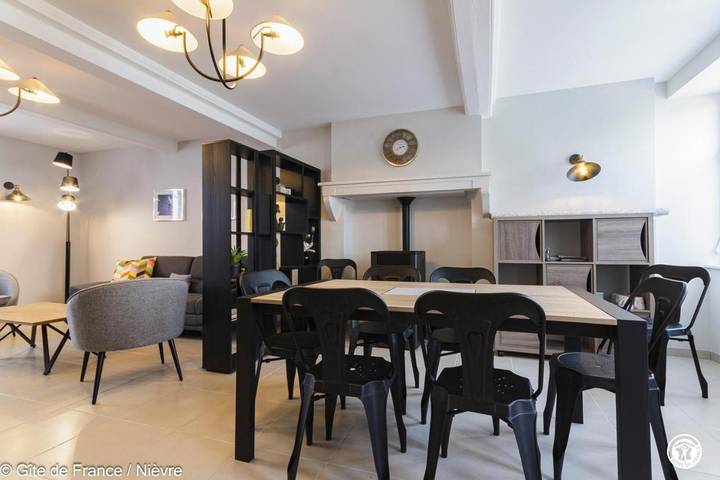 Gîte pour 8 personnes, avec jardin à Onlay