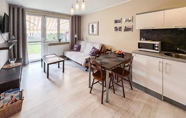 Ganze Ferienwohnung, Ferienwohnung für 5 Personen mit Terrasse in Darłowo, Powiat Sławieński