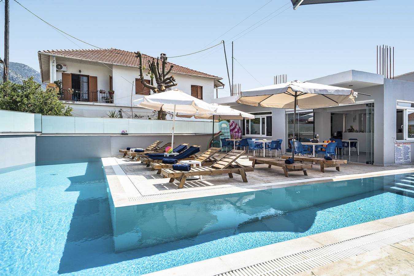 Entire studio, Studio 'King Room with Pool View' with Shared Pool, Wi-Fi and Air Conditioning in Nydri, Greece