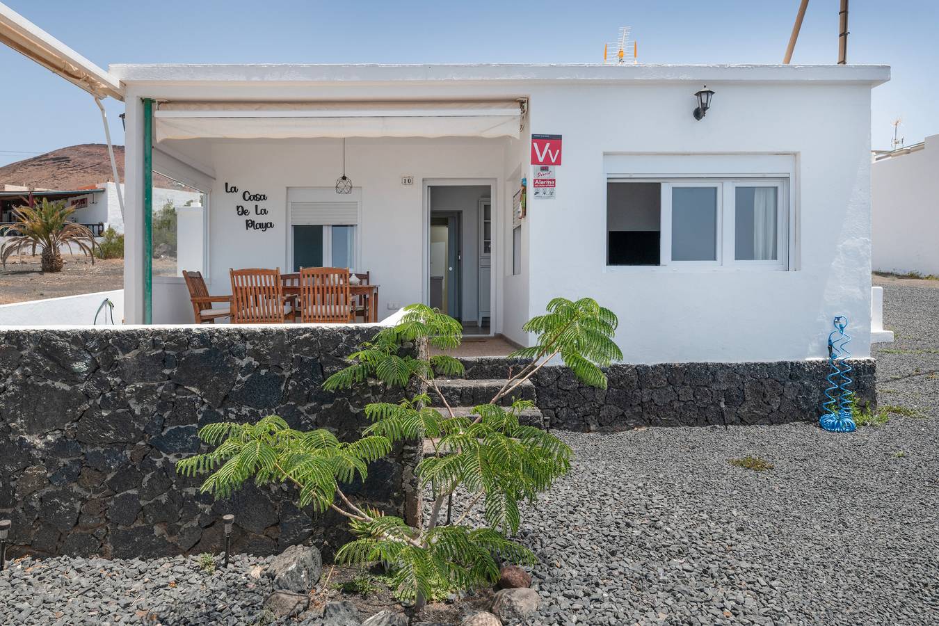Apartamento entero, Vacaciones 'La Casa De La Playa' con vistas al mar, Wi-Fi y aire acondicionado in Quemada Beach, Lanzarote