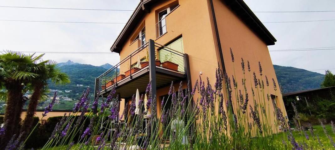 Maison d’hôte pour 2 personnes, avec jardin ainsi que vue et terrasse à Locarno